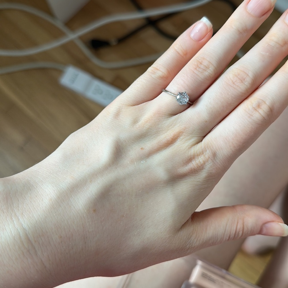 Silver diamond simulation ring - Picture 3 of 4